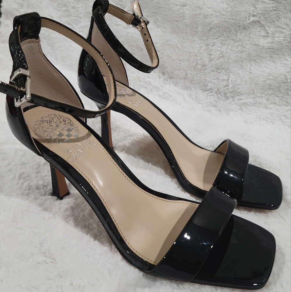 VINCE CAMUTO SANDALS